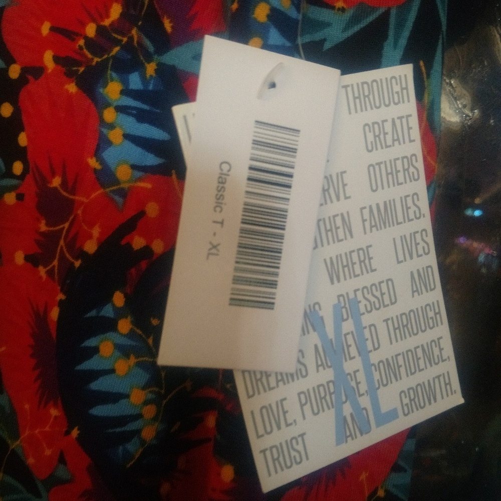 XL Lularoe Classic T